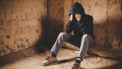 "Не могут даже сходить в уборную". Эксперты рассказали об опасности синтетических наркотиков