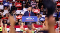 "Байден – враг государства". Что услышали на митинге Дональда Трампа в Пенсильвании