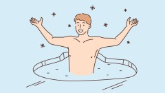Прыжок в неизвестность: польза и риски купания в Крещенские морозы