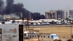 Военные США и Британии вывезли из Судана дипломатов. Бои в Хартуме продолжаются