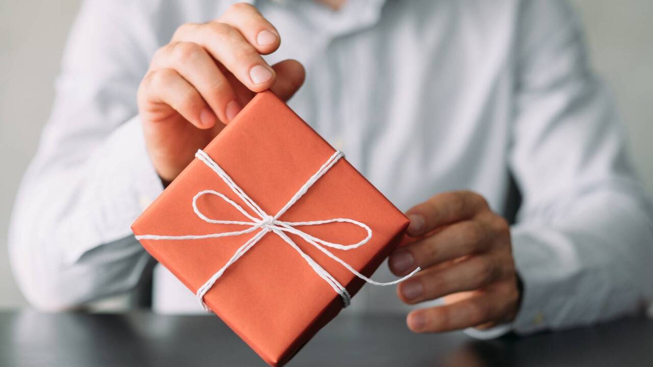 Что подарить мужу на день рождения: ТОП-50 идей