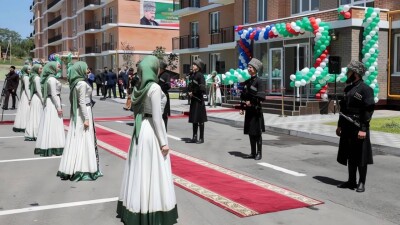 "Она не может жить свою свободную жизнь". В чём особенности домашнего насилия на Кавказе