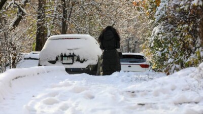 Акимат Алматы: Каждую снежинку сразу не уберешь. Что происходит на дорогах мегаполиса