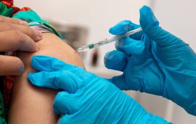 Укол доверия. Медики вакцинировались и призывают последовать их примеру