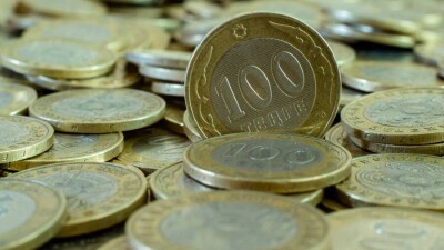 Взлёты падений: как тенге реагирует на мировые потрясения