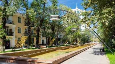 Наклонный город отмечает день рождения. Фоторепортаж о знаковых местах Алматы