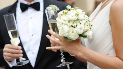 10 миллионов на свадьбу, машина, квартира. На что казахстанцы просят деньги в фонде "Қазақстан халқына"