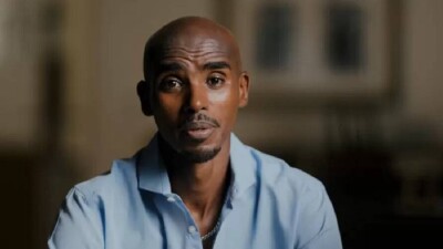 "Меня спасло то, что я мог бегать". Олимпийский чемпион Мо Фара признался, что его держали в рабстве