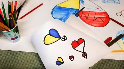 "Между двумя мирами". Как украинские дети проучились год за границей, и почему это очень сложно