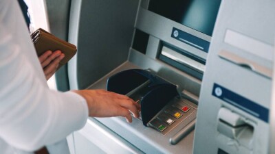 Банки обеспечили достаточный объём наличных денег в банкоматах в регионах, где обстановка стабильная