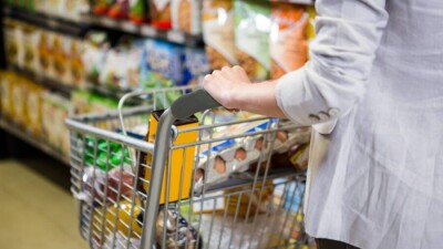 Какие продукты можно купить на минимальную зарплату в Казахстане и реально ли на неё выжить