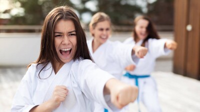 "Кричать, бежать, бороться". Казахстанок обучают самообороне