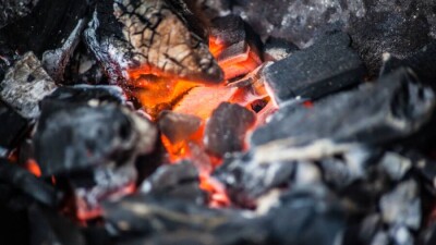 Жители Усть-Каменогорска стоят в очередях за углём