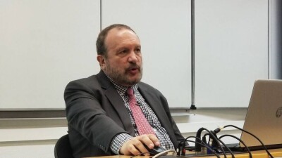 Эпидемиолог из США объяснил причины провала прививочной кампании в Казахстане