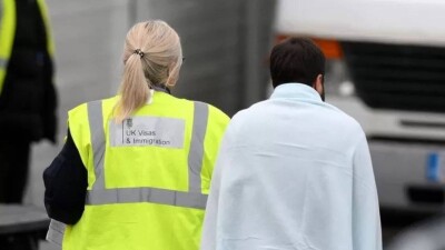 Как албанских мигрантов вербуют наркоторговцы, обещающие привезти их в Британию. Расследование Би-би-си