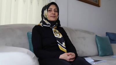 Годовщина землетрясения в Турции: как мать расследовала обрушение дома, в котором погиб её сын