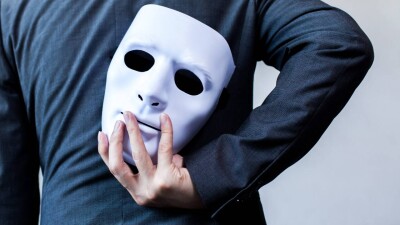 Какие психологические приёмы используют мошенники, чтобы выманить деньги у казахстанцев