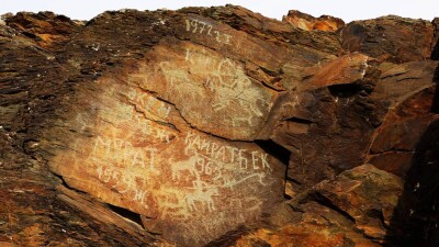 Зачёркивая историю. Как в Казахстане уничтожают древние петроглифы