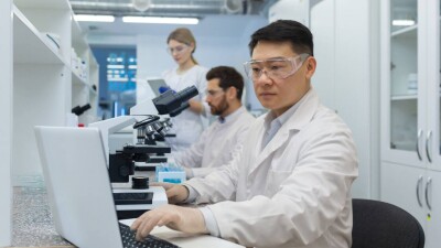 Казахстану нужна нефтегазохимия. Но где взять специалистов?