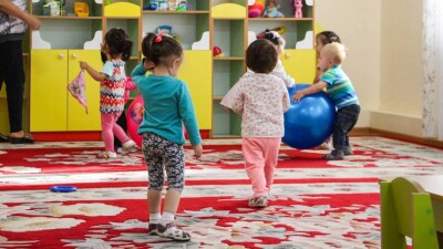 70 тысяч тенге в месяц. Почему в казахстанских детсадах не хватает сотрудников