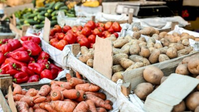 Казахстанцы жалуются на качество продуктов, продаваемых по регулируемым ценам. Способны ли власти сдержать рост цен