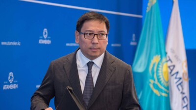 Год в кресле акима. Как Досаев катался на автобусе и комментировал драки алматинцев