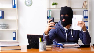На казахстанцев массово оформляют чужие кредиты: как не стать жертвой мошенников