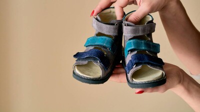 Родители особенных детей пожаловались на качество выделяемой государством обуви