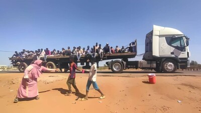 Голод и насилие в Судане: сотни тысяч человек бегут от войны, охватывающей всё новые районы страны