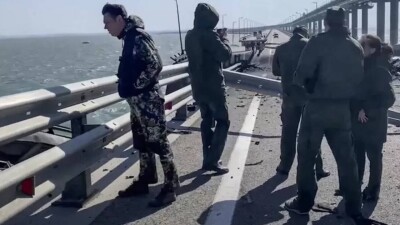 "Шедевр диверсии". Как могли организовать взрыв на Крымском мосту и чем это грозит