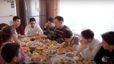 Каждый ребенок должен жить в семье. Но руководители детских домов этому противятся