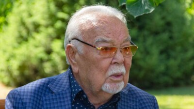 Асанали Ашимов пришёл на участок для голосования