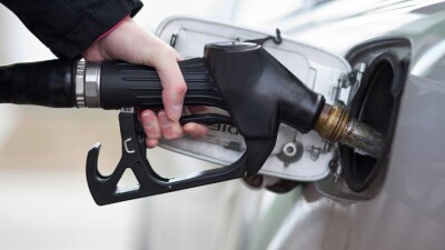 Индекс бензина 2021: сколько литров можно залить на среднюю зарплату