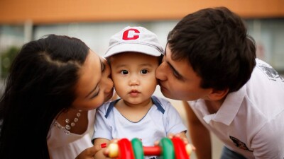 Рождаемость в Китае упала так сильно, что власти объявили о запрете на аборты