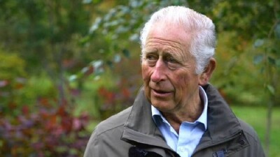 Принц Чарльз рассказал, почему он симпатизирует Грете Тунберг и почему его "Астон Мартин" ездит на вине и сыре