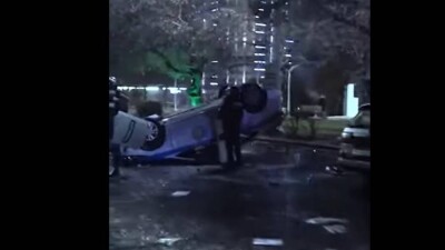 В Алматы идут столкновения полицейских с бунтующими