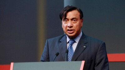 Почему миллиардер Лакшми Миттал допускает гибель шахтёров его компании?