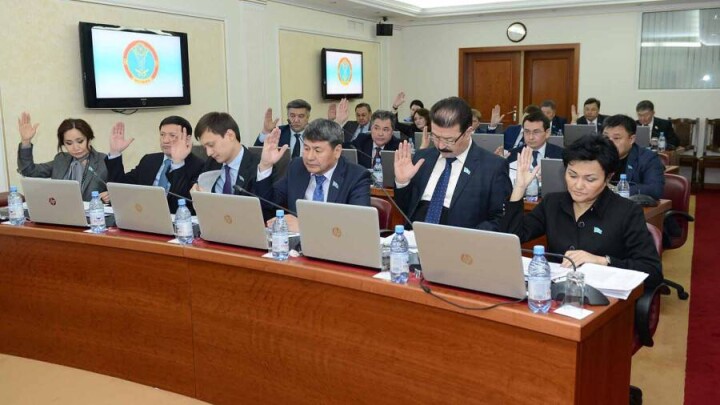 Почему народные избранники далеки от народа