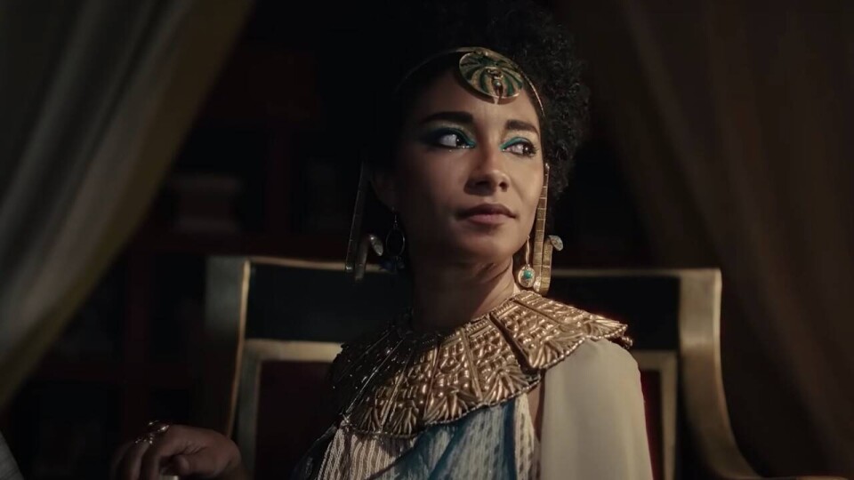 В сериале "Африканские царицы: Царица Клеопатра" сыграла британская актриса-мулатка Адель Джеймс / Фото с сайта Netflix.com