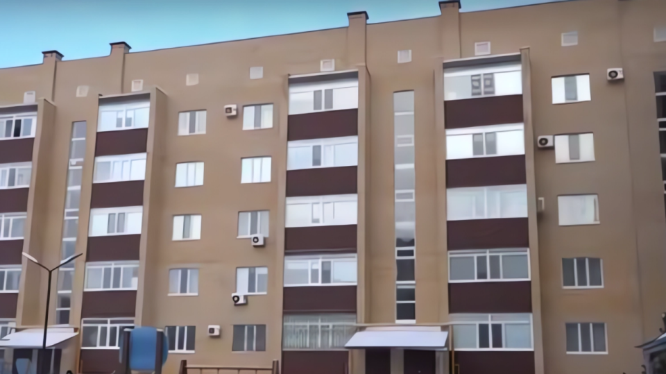 В Актобе жители многоэтажки отравились парами хлора