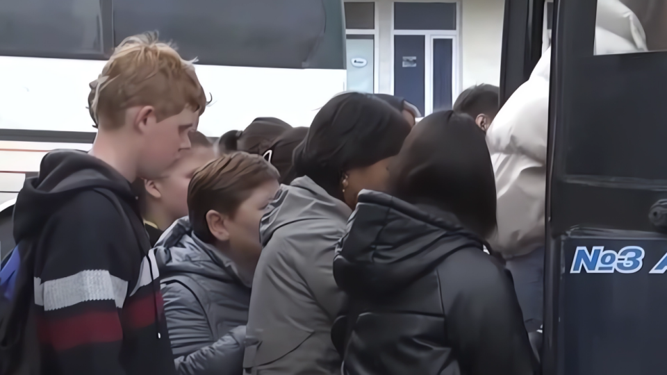 "Не уедешь!" Жители пригородов Караганды жалуются на общественный транспорт