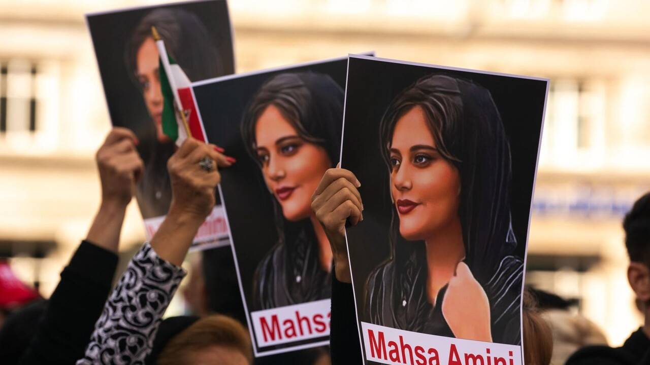 "Ложные заголовки" или уступка протестующим? Действительно ли в Иране упразднили полицию нравов