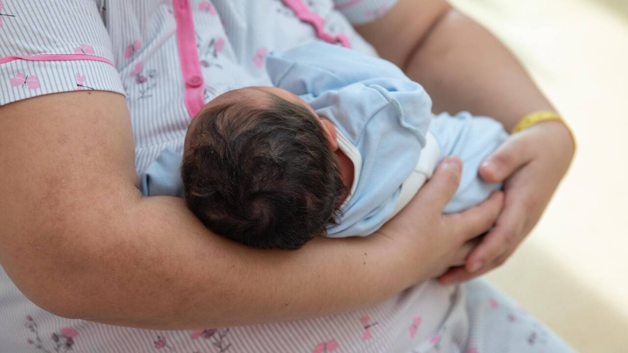 Пациенток вдвое больше, чем должно быть. Репортаж из столичного роддома |  informburo.kz