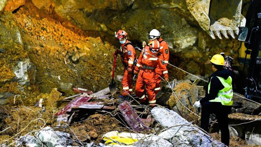 Из-за оползня в Китае пять человек погибли, девять пропали без вести