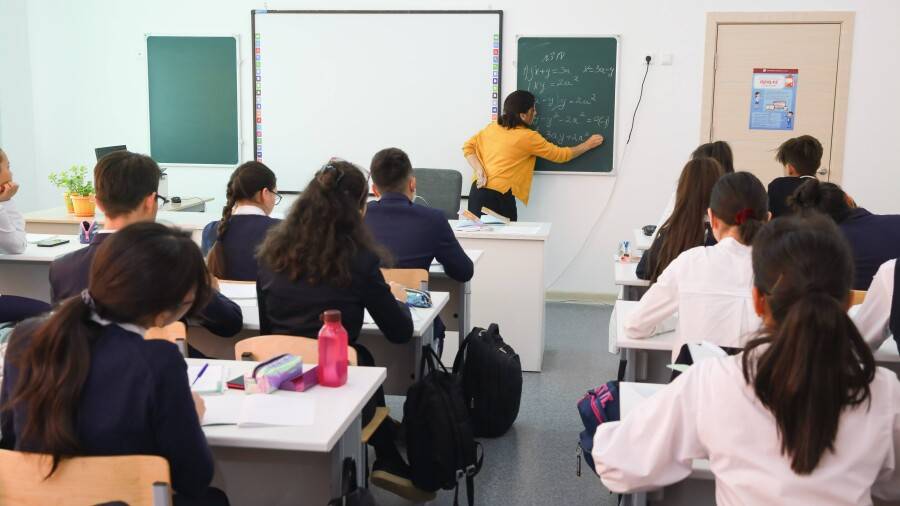 В школы Казахстана хотят вернуть шестидневку