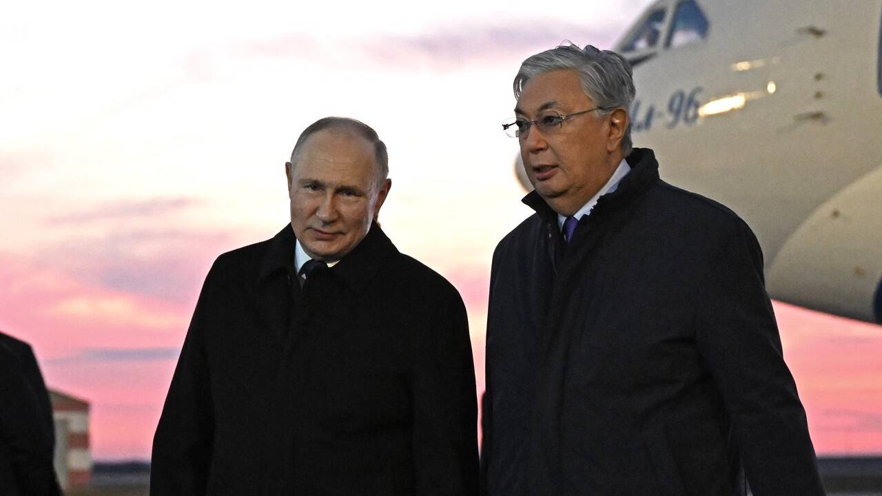 Владимир Путин и Касым-Жомарт Токаев в аэропорту Астаны / Фото пресс-службы Кремля