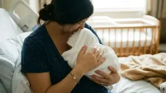 "Құжат пен дәрігерлердің сөзі сәйкес келмейді": Алматыда әйел мен шақалақ шетінеп кетті