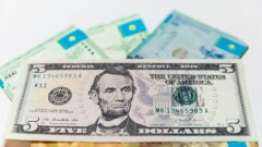 Қазір доллар не бағасы құлдыраған акцияларды сатып алу тиімді ме?
