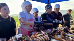 Қазақстандық аспаздар 40 қазанда сірне пісіріп, Гиннесс кітабына лайық рекорд жасады 