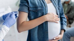 Жүкті әйелдерге вакцина салу қауіпсіз бе? Дәрігер жауабы